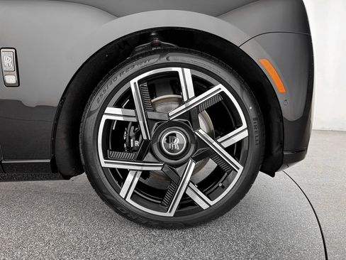 New 2026 Rolls-Royce Cullinan Black Badge image 43