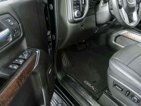 Used 2021 GMC Sierra 1500 Denali w/ Technology Package AWD/4WD image 8