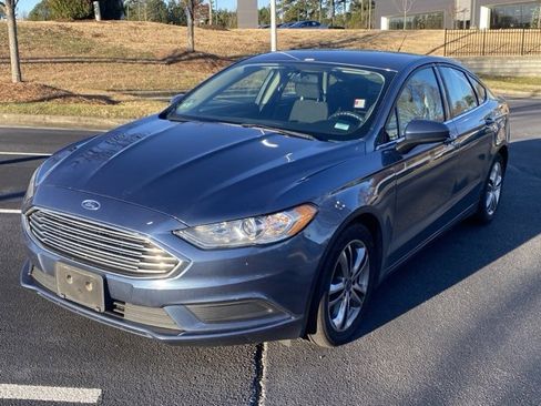Used 2018 Ford Fusion SE w/ Fusion SE Technology Package image 9