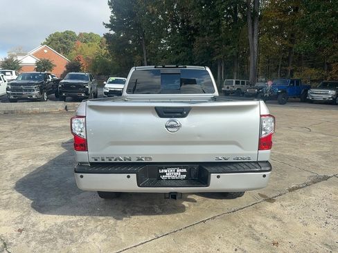 Used 2017 Nissan Titan SV image 6