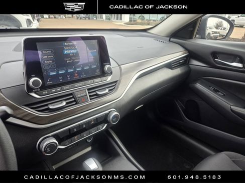Used 2025 Nissan Altima 2.5 SV image 14