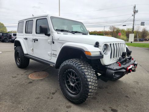 Used 2018 Jeep Wrangler Unlimited Sahara w/ Dual Top Group AWD/4WD image 22