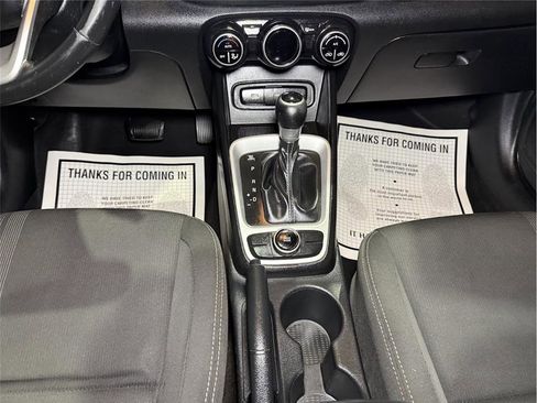 Used 2022 Hyundai Venue SEL image 19