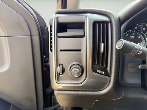 Used 2018 Chevrolet Silverado 1500 LT w/ LT Eassist Package RWD image 21