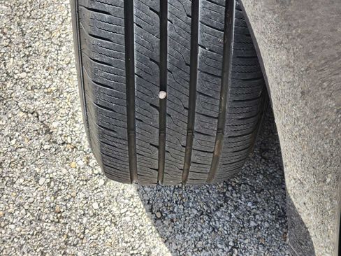 Used 2021 Chrysler Pacifica Touring-L FWD image 10
