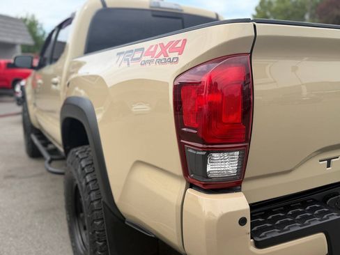 Used 2018 Toyota Tacoma TRD Off-Road w/ Technology Package AWD/4WD image 40