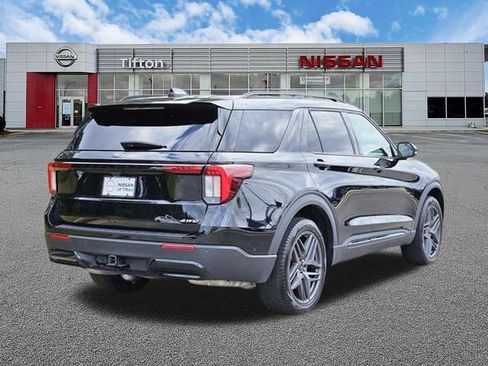 Used 2025 Ford Explorer ST-Line w/ ST-Line Street Pack AWD/4WD image 4