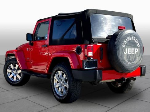 Used 2016 Jeep Wrangler Sahara w/ Connectivity Group AWD/4WD image 12
