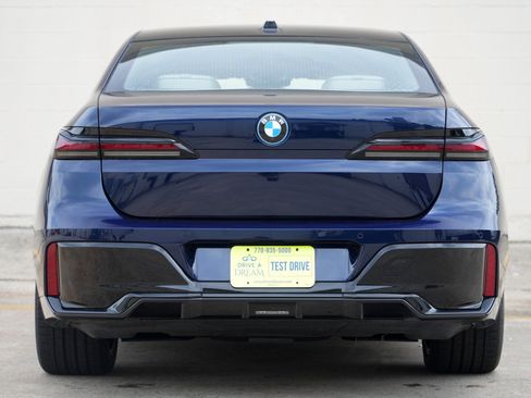Used 2023 BMW i7 xDrive60 AWD/4WD image 11