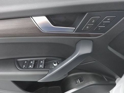 Used 2024 Audi Q5 2.0T Premium w/ Convenience Package image 8