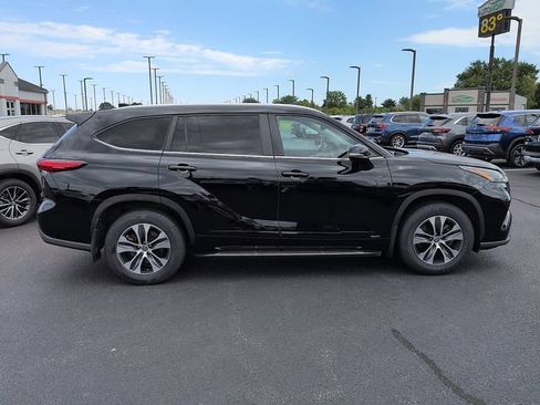 Used 2023 Toyota Highlander XLE AWD/4WD image 8