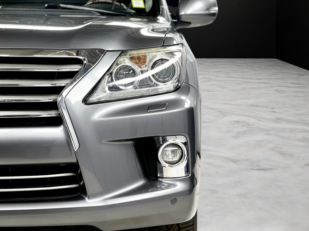 Used 2015 Lexus LX 570 4WD w/ Luxury Package image 9