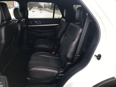 Used 2019 Ford Explorer XLT w/ Equipment Group 202A image 38