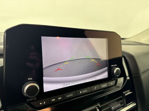 Certified 2025 Nissan Pathfinder SV image 8