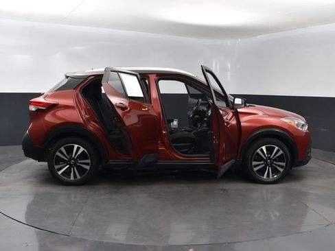 Used 2019 Nissan Kicks SV FWD image 27