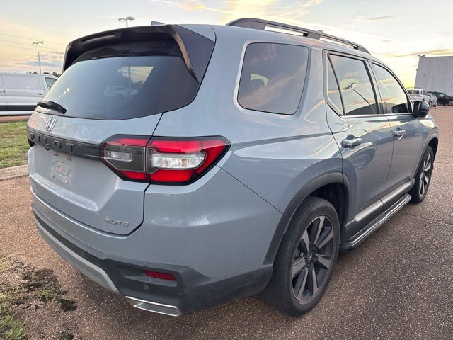 Used 2023 Honda Pilot Elite image 4