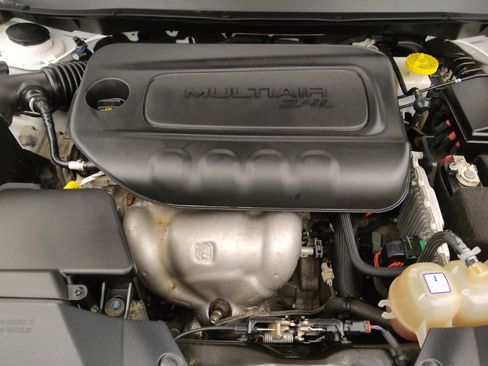 Used 2019 Jeep Cherokee Latitude w/ Popular Appearance Group AWD/4WD image 30