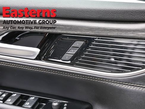 Used 2024 Jeep Wagoneer L Series II RWD image 21