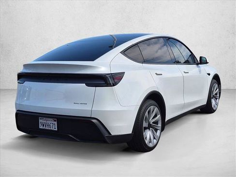 Used 2026 Tesla Model Y AWD image 5