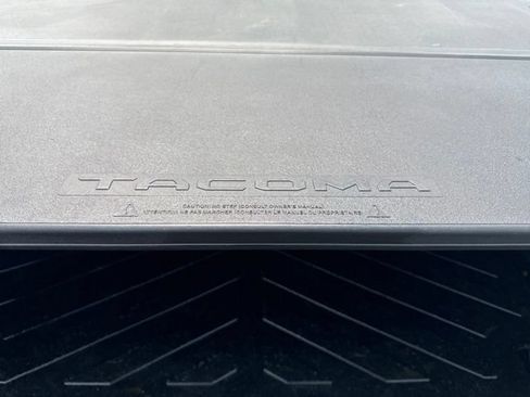 Used 2017 Toyota Tacoma 4x4 Double Cab image 49
