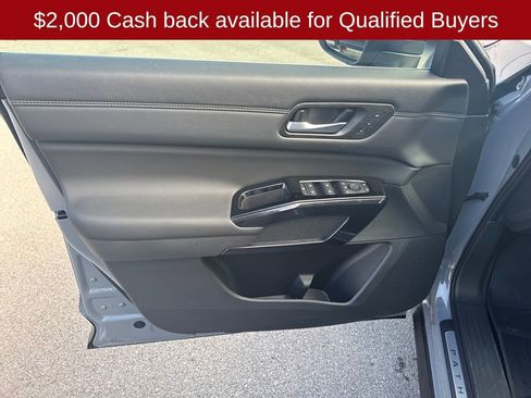 New 2026 Nissan Pathfinder Platinum image 11