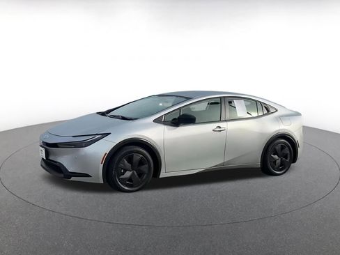 Used 2025 Toyota Prius LE image 8