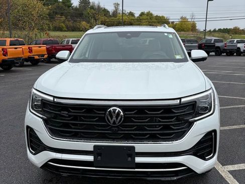 Used 2025 Volkswagen Atlas SEL Premium R-Line image 2