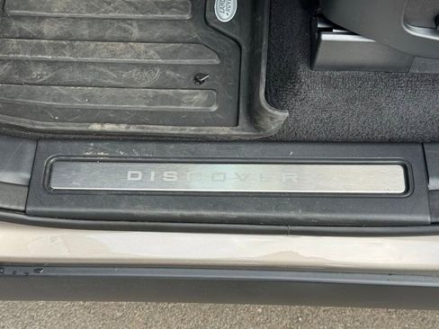 Certified 2025 Land Rover Discovery Dynamic SE AWD/4WD image 13