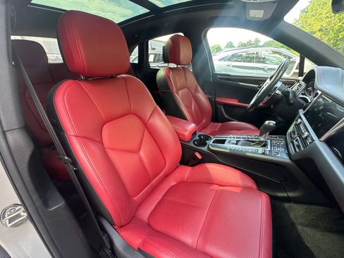 Used 2021 Porsche Macan S AWD/4WD image 40