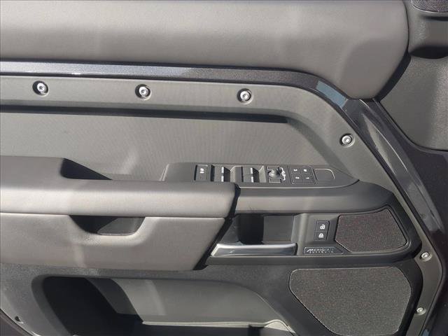 Used 2026 Land Rover Defender 130 X-Dynamic SE AWD/4WD image 9