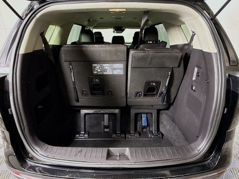 Used 2023 Kia Carnival LX FWD image 35