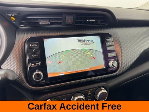 Used 2023 Nissan Kicks SV image 3