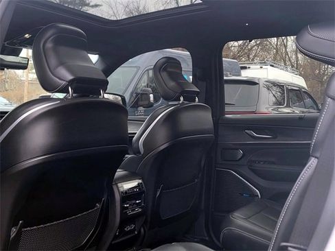 Used 2021 Jeep Grand Cherokee L Overland w/ Luxury Tech Group IV image 16