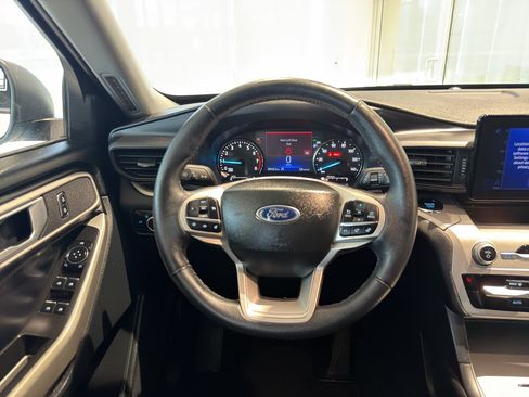 Used 2023 Ford Explorer XLT RWD image 15