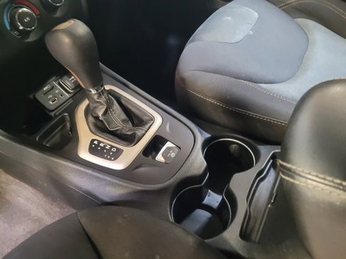 Used 2018 Jeep Cherokee Latitude image 26