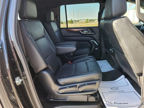 Used 2025 GMC Yukon XL Denali AWD/4WD image 27