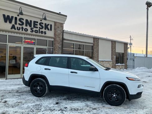 Used 2015 Jeep Cherokee Sport image 2