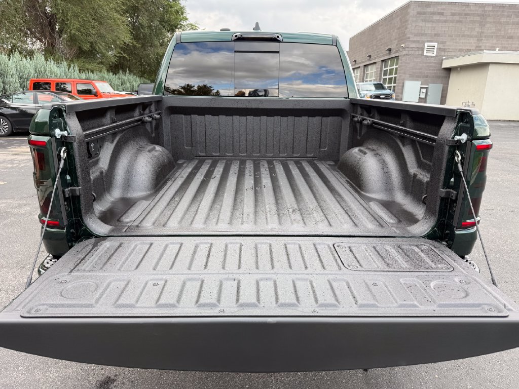 Used 2027 RAM 1500 4x4 Crew Cab image 15