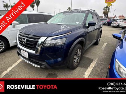 Used 2025 Nissan Pathfinder SL w/ Cargo Package