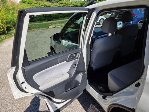 Used 2017 Subaru Forester 2.5i Premium AWD/4WD image 11