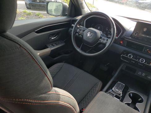 Used 2023 Honda Pilot Sport image 21