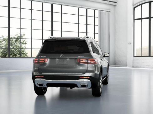 Used 2026 Mercedes-Benz GLB 250 4MATIC image 23
