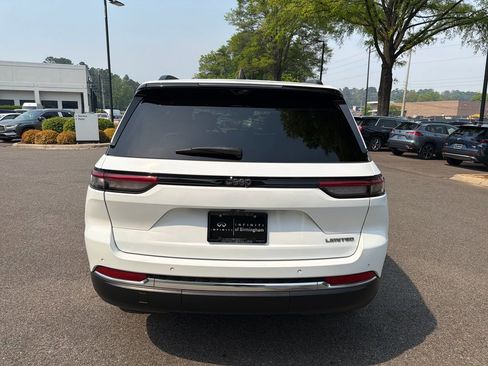 Used 2023 Jeep Grand Cherokee Limited w/ Luxury Tech Group II image 11