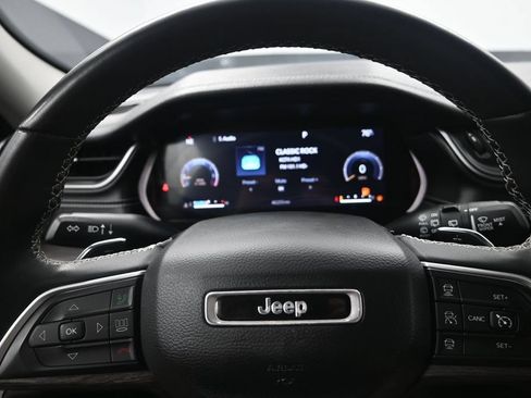 Used 2023 Jeep Grand Cherokee Limited w/ Black Appearance Package AWD/4WD image 14