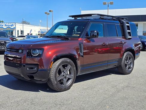 Used 2023 Land Rover Defender 130 X-Dynamic SE image 3