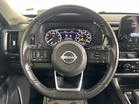 Used 2025 Nissan Pathfinder SL image 23