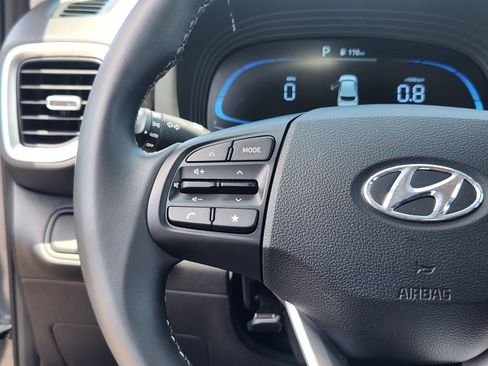 Used 2025 Hyundai Venue SEL FWD image 15