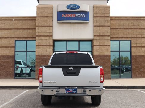 Used 2014 Nissan Frontier SV w/ SV Value Truck Package AWD/4WD image 7