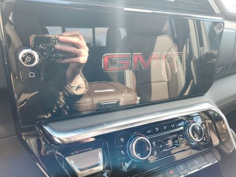 New 2026 GMC Sierra 2500 Denali w/ Denali Reserve Package AWD/4WD image 17