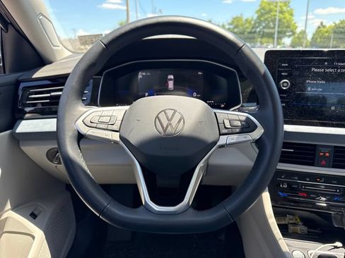 Used 2025 Volkswagen Jetta SE FWD image 20